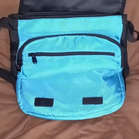 Puma Messenger Bag - Picture 3 of 10